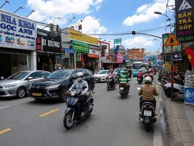 Mặt tiền kinh doanh Đỗ xuân hợp DT 110m khu sầm uất kinh doanh tốt — ảnh 1