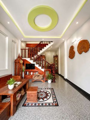 Bán nhà 3 lầu xây ở kiêng cố nội thất cao cấp ngày làng ĐHQG METRO — ảnh 1