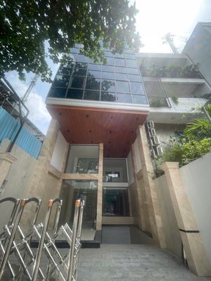 Cho thuê nhà mt hát giang_5x20m_hầm trệt lửng 3 lầu_thang máy. — ảnh 1