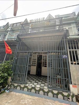 Nhà gần ngã tư ga Q12 1 lầu hẻm xe hơi — ảnh 1