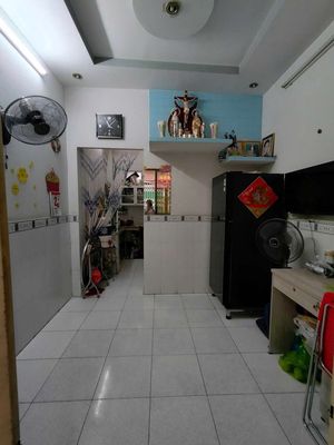 Nhà 2 phòng ngay đầm sen