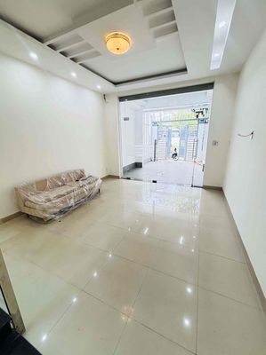 Cho thuê nhà 3 tầng cách biển vương thừa vũ 300m