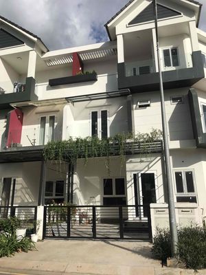 Nhà 1 trệt 2 lầu 3 phòng ngủ khu Valecia Riverside Nguyễn Duy Trinh — ảnh 1