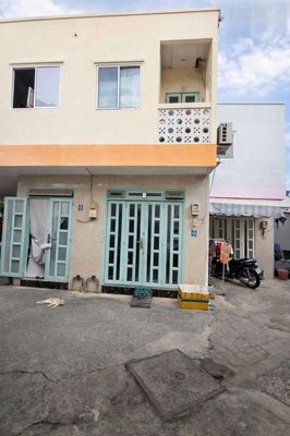 Bán TRẢ GÓP nhà 1 lầu 45m2 có sân 2PN, 2WC sát trung tâm SG Quận 1. — ảnh 1