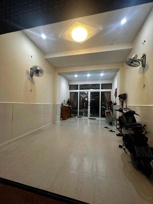Cho thuê nhà MTNB khu Tên Lửa DT 5x20 Xd 3,5 tấm , 6pn . Giá 22tr
