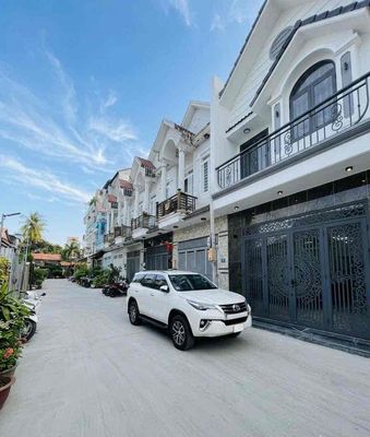 Gửi Phí 2% Nhà bán đuờng xe hơi Huỳnh Tấn Phát Sát Q7