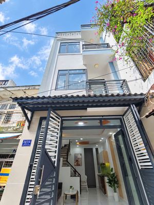 Bán nhà hẻm xe hơi 1 trệt 2 Lầu. Sân thượng giá chỉ 4.25 tỷ