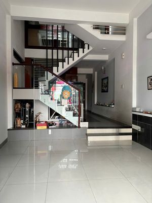 Tòa nhà văn phòng 8x20 - mặt tiền ql13 hiệp bình, thủ đức