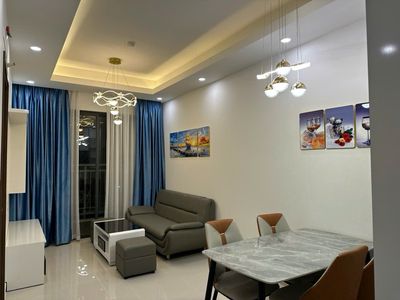 Q7 riverside cho thuê căn 2pn có máy lạnh, máy nước nóng, rèm, ở liền