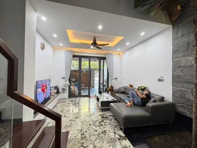 Nhà 3 tầng 4pn khu hồ nghinh