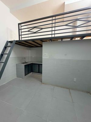 Trống sẵn ở liền phòng gác - thang máy ngay ĐH Văn Hiến cho nui pet