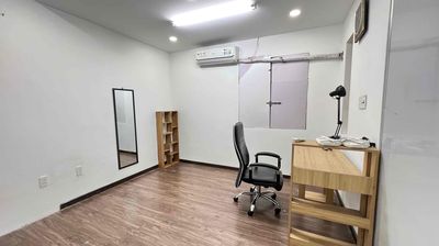 Cho thuê căn hộ nhiêu tứ 55m 2pn 1wc bancon nhà đang trống 11tr