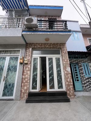 Bán gấp nhà hẻm 241 Bến Vân Đồn, phường Vĩnh Hội, Quận 4