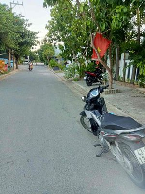 chủ cần bán đất đường Nguyễn Hàm Ninh lô sạch đẹp- Hoà Xuân