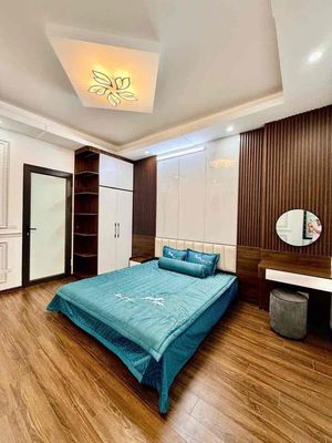 Hơn 7tỷ - 6 tầng thang máy tt cầu giấy - 30m ra ô tô tránh