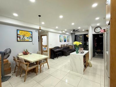 Thuê gấp Emerald 2PN 2WC tầng cao view công viên hồ bơi chỉ 13.5tr