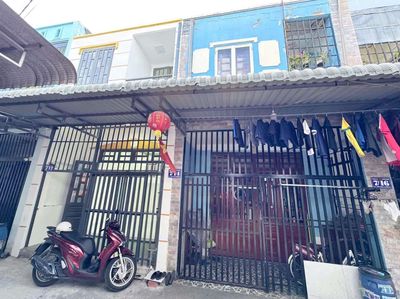 Nhà lầu gần ngã tư Chiêu Liêu