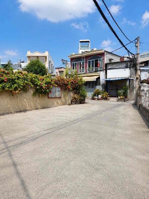 Giảm còn 3,45 tỉ–nhà góc 2 mặt thoáng - chợ bà chiểu –gần hẻm xe hơi