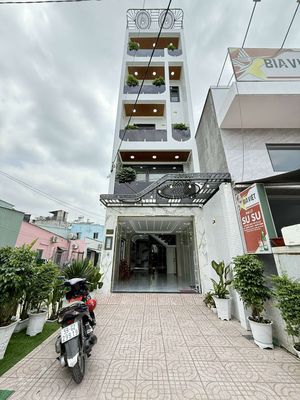 Nhỉnh 8 tỷ Siêu Phẩm 4 Tầng Thang Máy Căn Góc 2MT Đ. Cầu Ba Phụ