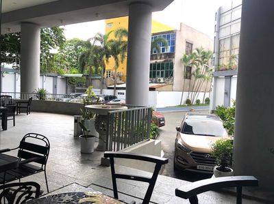 Cho thuê mặt bằng kinh doanh cà phê bên trong tòa nhà