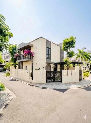 bán vila 2 mặt tiền 8m đông nam kề regal victoria