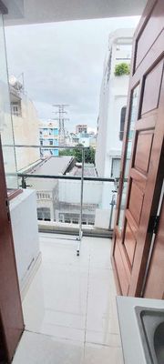 Căn hộ ban công , nội thất đầy đủ.