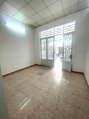 Nhà cấp 4 (4 20) 2pn 1wc - mới sơn sửa sạch sẽ