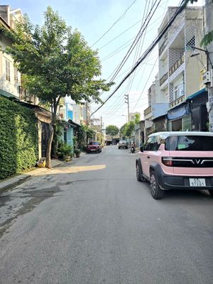 Cho thuê nhà 3 lầu mặt tiền nhánh Nguyễn Thị Xinh, DT 4x25m, 4p ngủ