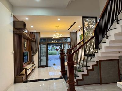 Cho thuê nhà đường 10m hòa xuân,đà nẵng full nội thất