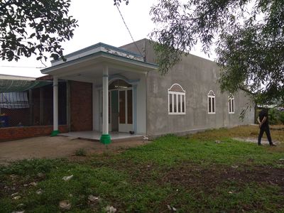 Nhà cấp 4, khuôn viên diện tích lớn giá rẻ.