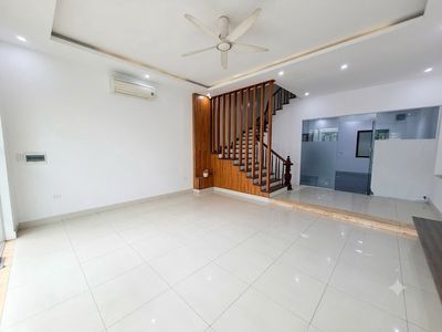 Cho thuê nhà nguyên căn vũ đức thận, việt hưng, long biên - dt 96m²