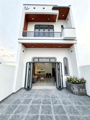 Nhà lầu vừa hoàn thiện