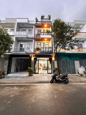Nhà đẹp trung tâm dĩ an – 5,8 tỷ tl gần chợ dĩ an 1 – ngã 3 cây đ