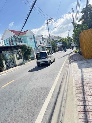 Nhà 81,8m² - đường xe tải thông - sát chợ hóc môn