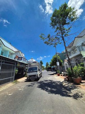 Nhà trệt lầu - kdc hoàng quân - liền kề trường fpt - sổ hồng trao tay
