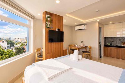 Trống lại căn studio cửa sổ trời gần sân bay