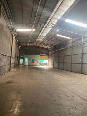 Cho Thuê Xưởng. Dt 420m ngang 13. Đường xe tải 10 tấn Điện 3 pha. Nhà
