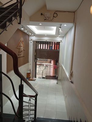 Cho thuê nhà 2 tầng 3PN 48m2 Q1 hẻm Nguyễn Trãi Lê Thị Riêng