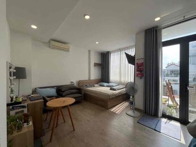 Căn hộ studio thoáng mát tiện di chuyển qua các quận trung tâm