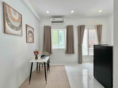 Căn hộ mini siêu xinh mới khai trương ban công cửa sổ