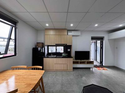 Căn Hộ 2 phòng ngủ Full nội thất, Sân thượng to, ngay trung tâm