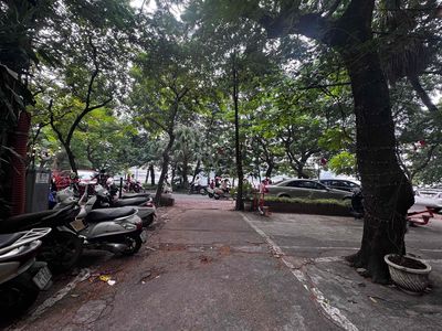 CC cho thuê tập thể B1 tầng 3 mặt hồ Giảng Võ phố Trần Huy Liệu, 2-3PN