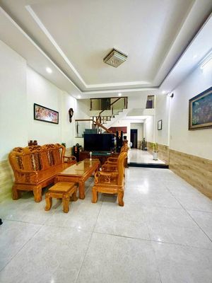 Cho thuê nhà 3 tầng đường 7.5m Trần Cừ, 3pn gần Huỳnh Ngọc Huệ, đủ nt