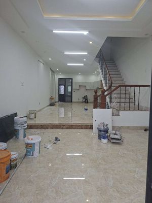 Cho thuê nhà 3 tầng mới: đường đỗ quỳ -tầng 1 thông -4 phòng -5wc
