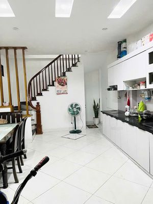 Cho thuê nhà Đường Láng, ngõ 426, 41m² x 5 tầng, 4PN, nhà mới chỉ 15tr