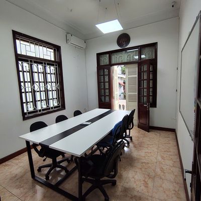 Cho thuê phòng làm việc 18m2 Đội Cấn, có khu cafe, phòng họp riêng