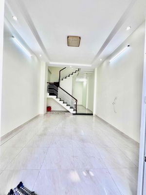 Cho Thuê Nhà DT 200m2 1Trệt 3Lầu 6Pn 4Wc Hẻm Xe Tải Ngay Ngã Tư Ga — ảnh 1