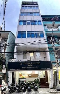50 triệu - cho thuê tòa nhà ngang 8 mét, hầm 7 tầng thang máy kd tự do