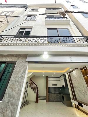 Nhà dân xây đơn lập oto đỗ cửa