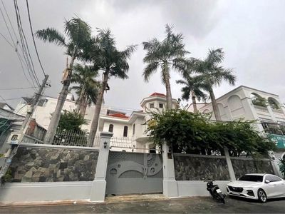 Cho thuê biệt thự 1073/6 cmt8, qtb – 16x16m, có hầm, giá 75tr